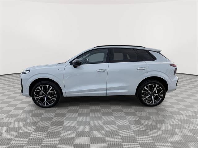 Certified 2026 Audi Q3 quattro 2.0T w/ 20" Wheel Package AWD/4WD image 2