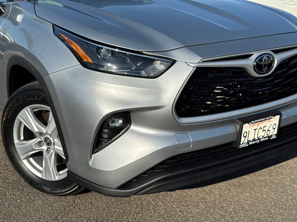 Used 2023 Toyota Highlander LE AWD/4WD image 6