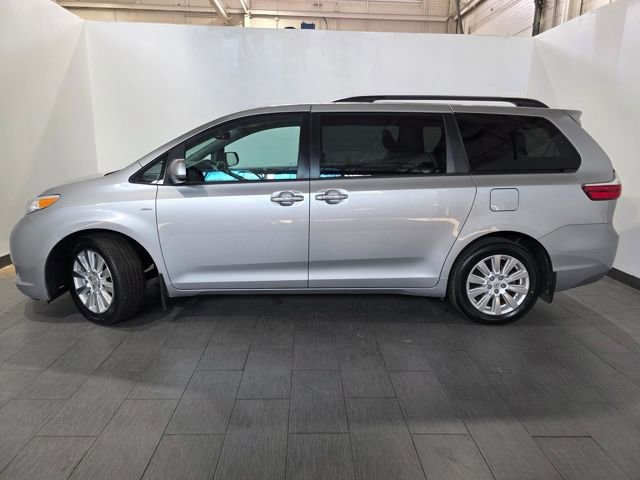 Used 2017 Toyota Sienna XLE w/ XLE Navigation Package image 2