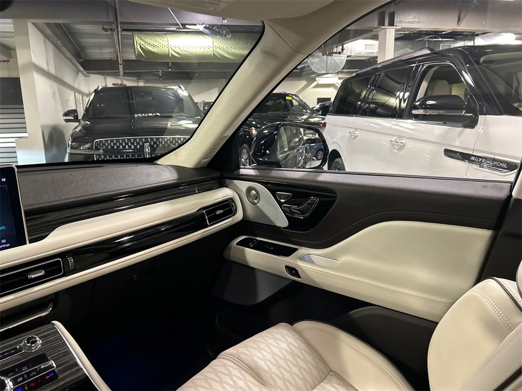 Certified 2024 Lincoln Aviator Black Label w/ Dynamic Handling Package image 24