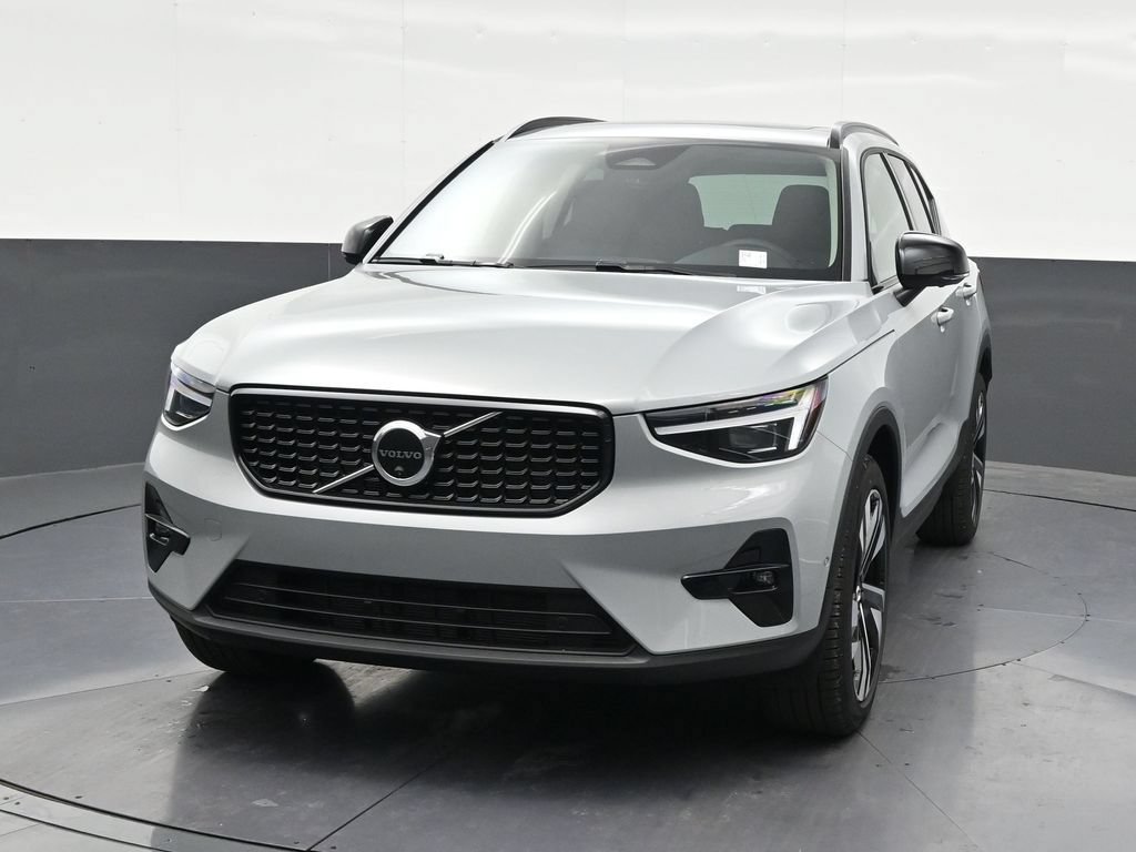 New 2026 Volvo XC40 B5 Plus AWD/4WD image 8