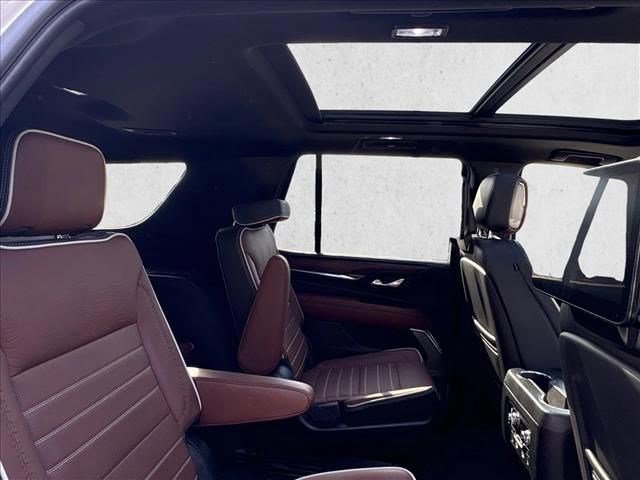 Used 2023 GMC Yukon Denali Ultimate AWD/4WD image 19