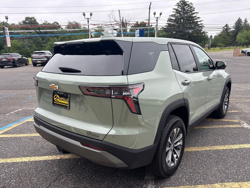 Used 2025 Chevrolet Equinox LT w/ Safety and Technology Package image 4