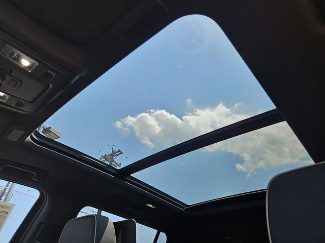 New 2025 Chevrolet Suburban Premier image 17