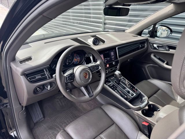 Certified 2023 Porsche Macan image 4