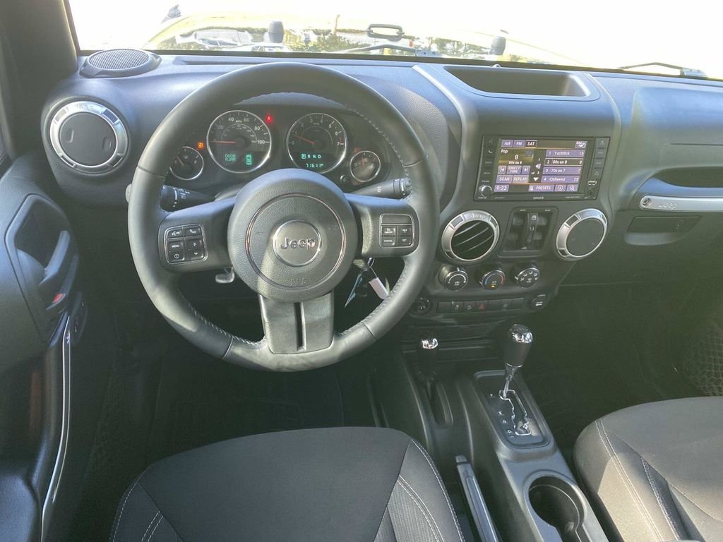 Used 2018 Jeep Wrangler Unlimited Sahara w/ Connectivity Group AWD/4WD image 14