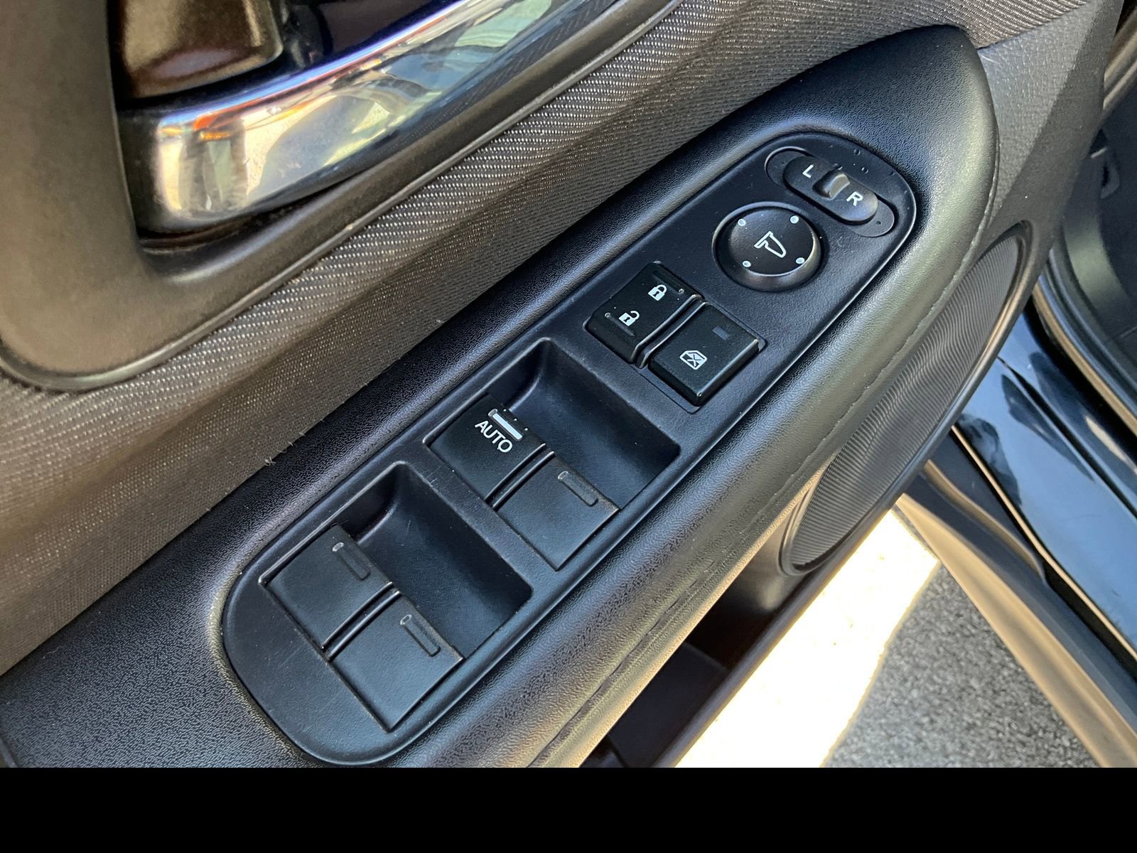 Used 2020 Honda HR-V LX image 24