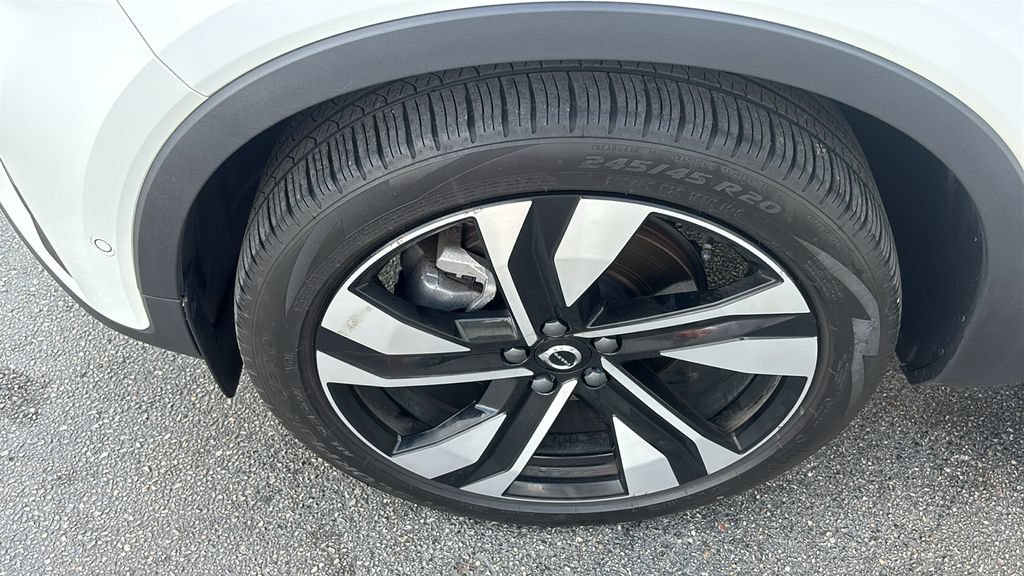 Certified 2024 Volvo XC40 B5 Plus w/ Protection Package Premier AWD/4WD image 33