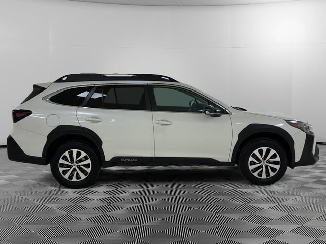 Used 2023 Subaru Outback Premium image 2
