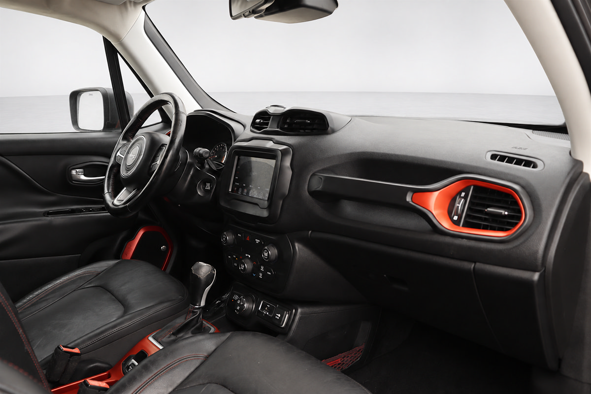 Used 2018 Jeep Renegade Trailhawk AWD/4WD image 22