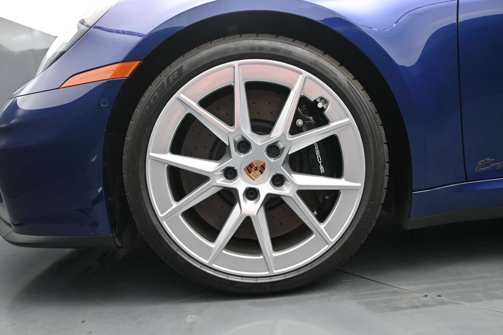 Certified 2025 Porsche 911 Targa 4 GTS AWD/4WD image 9