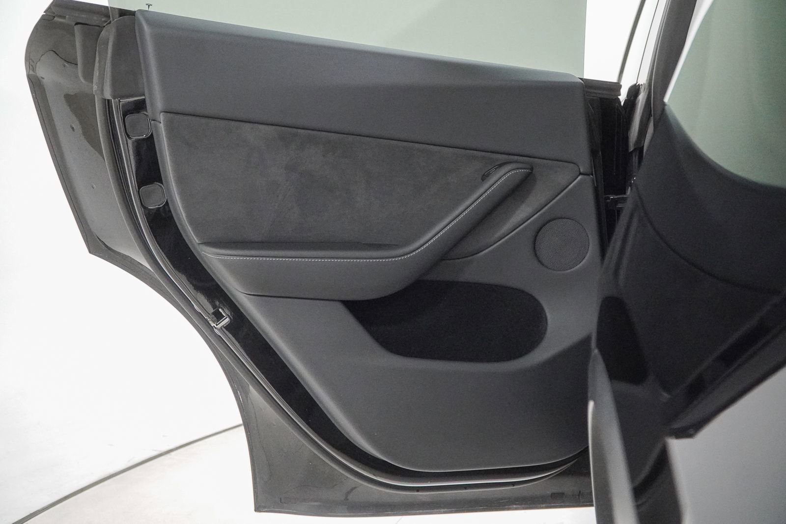 Used 2024 Tesla Model Y Long Range AWD/4WD image 39