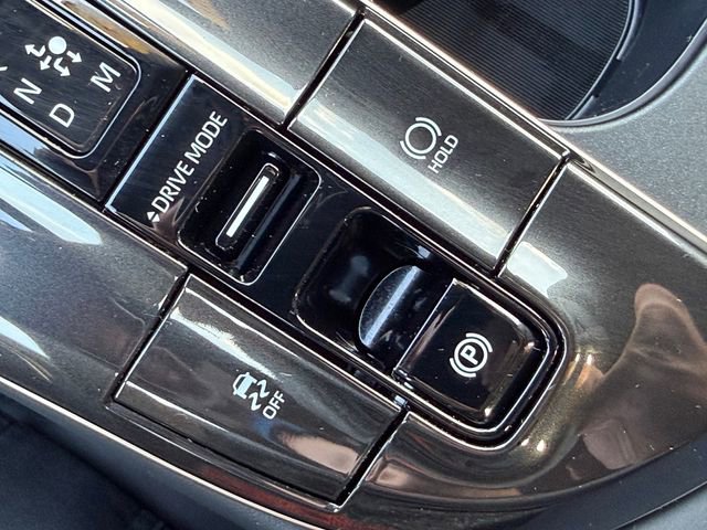 Certified 2024 Toyota Crown Platinum image 38