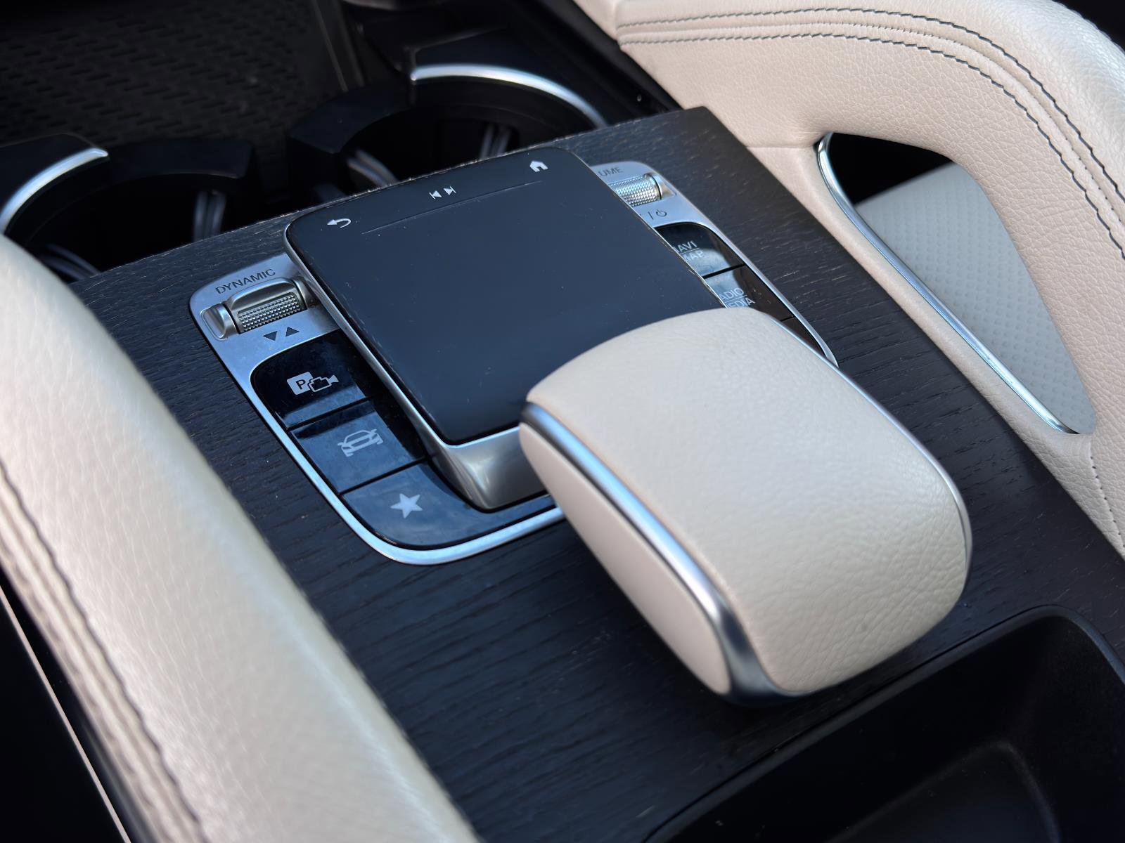 Used 2020 Mercedes-Benz GLE 350 4MATIC w/ Premium Package image 20