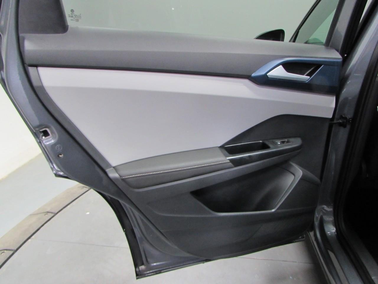 Used 2024 Volkswagen Taos SE AWD/4WD image 14