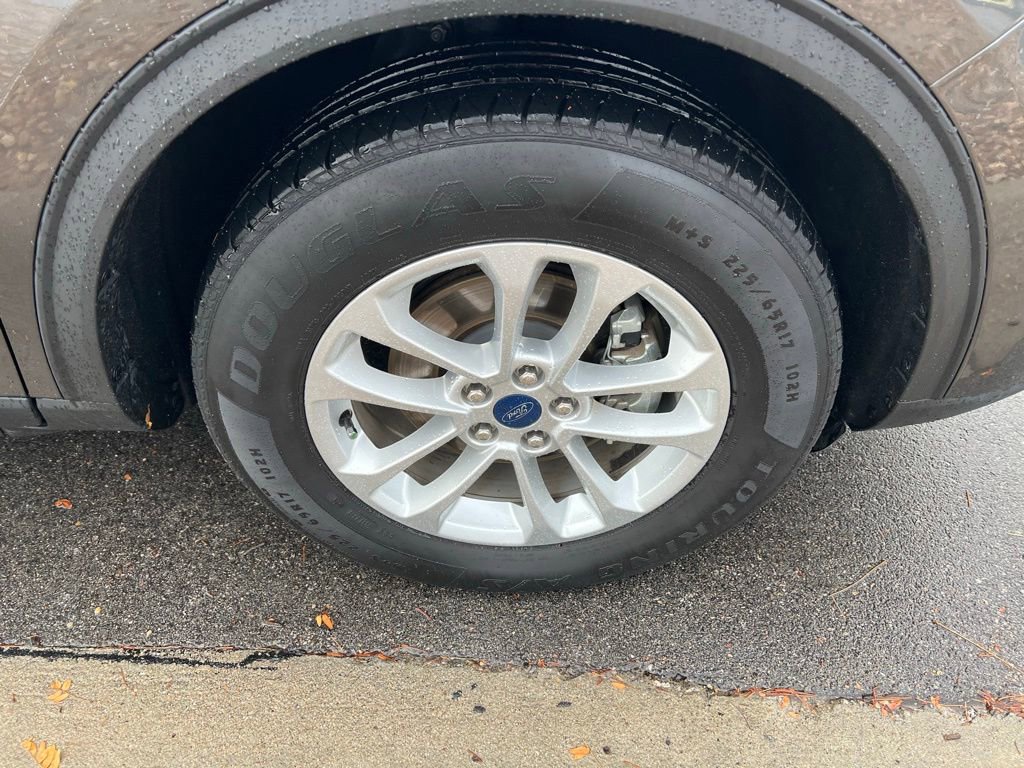 Used 2020 Ford Escape SE image 11