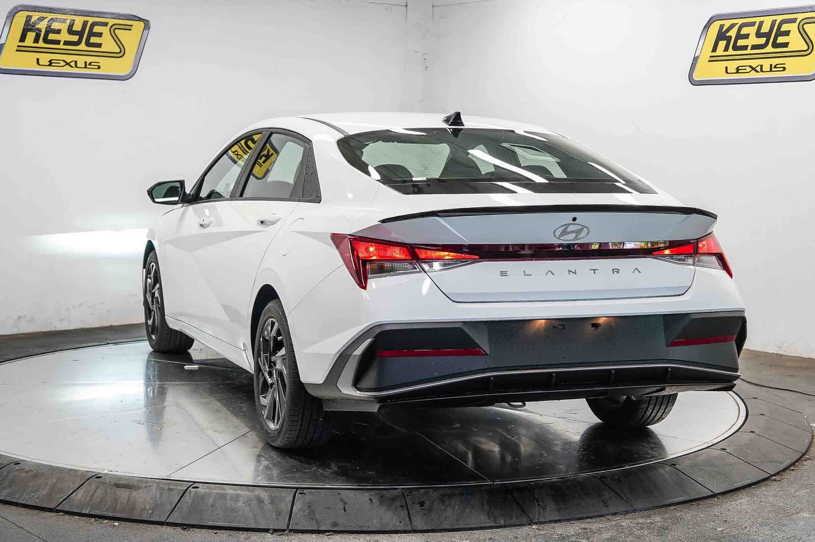 Used 2026 Hyundai Elantra Sport FWD image 2