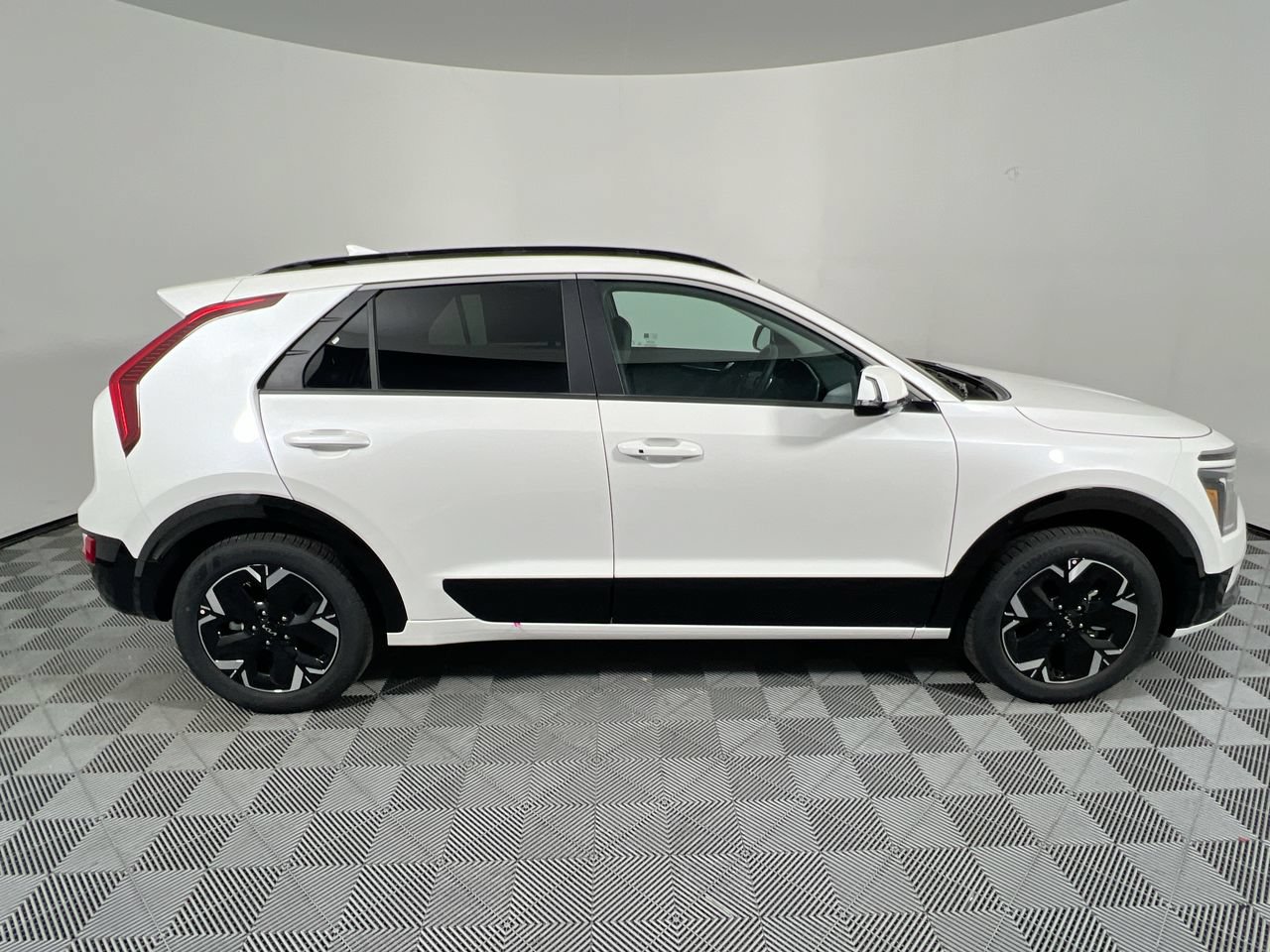 New 2026 Kia Niro Wind FWD image 2