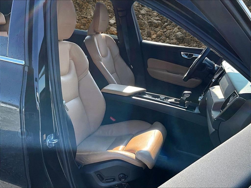 Used 2019 Volvo XC60 T5 Inscription w/ Protection Package image 7