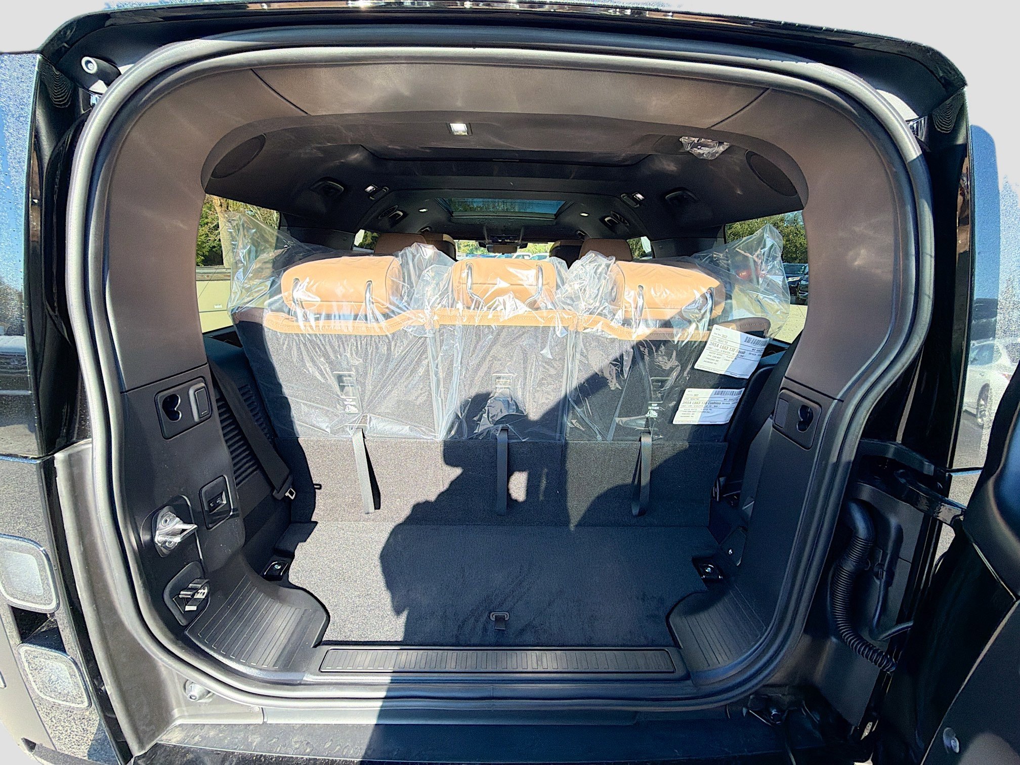 New 2026 Land Rover Defender 130 X-Dynamic SE image 12