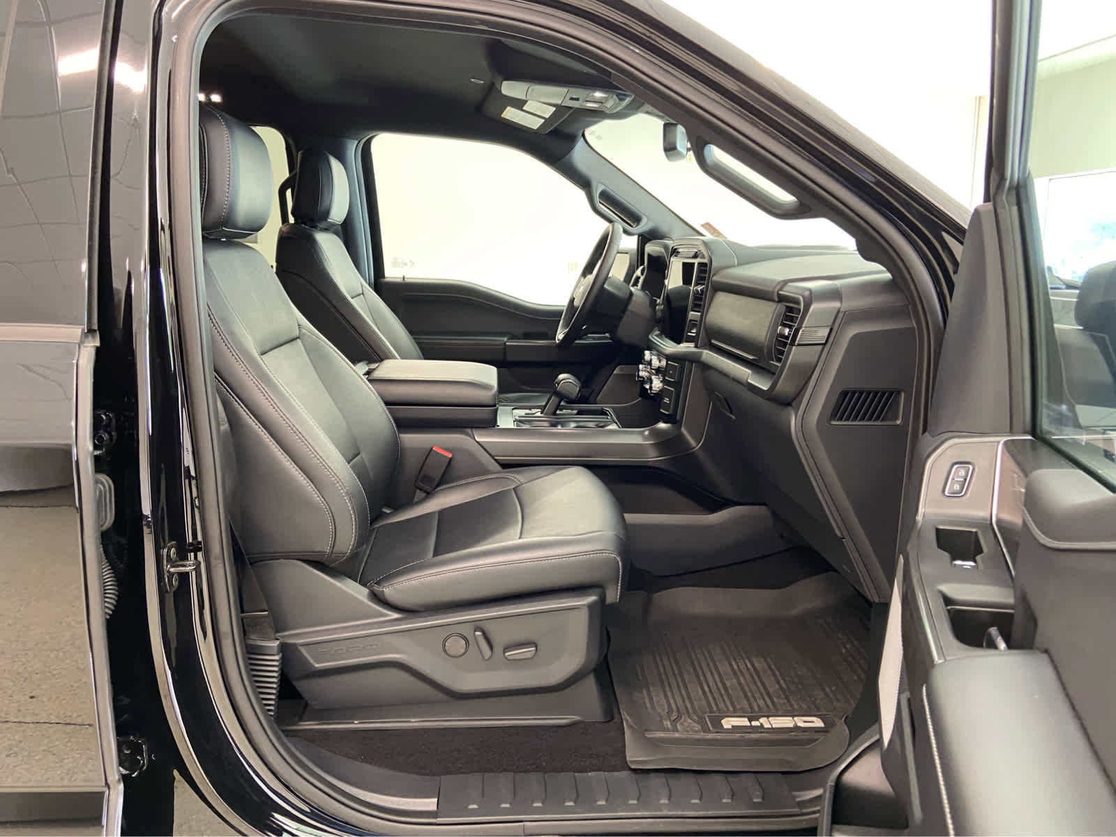 Used 2024 Ford F150 XLT w/ Equipment Group 303A High image 18