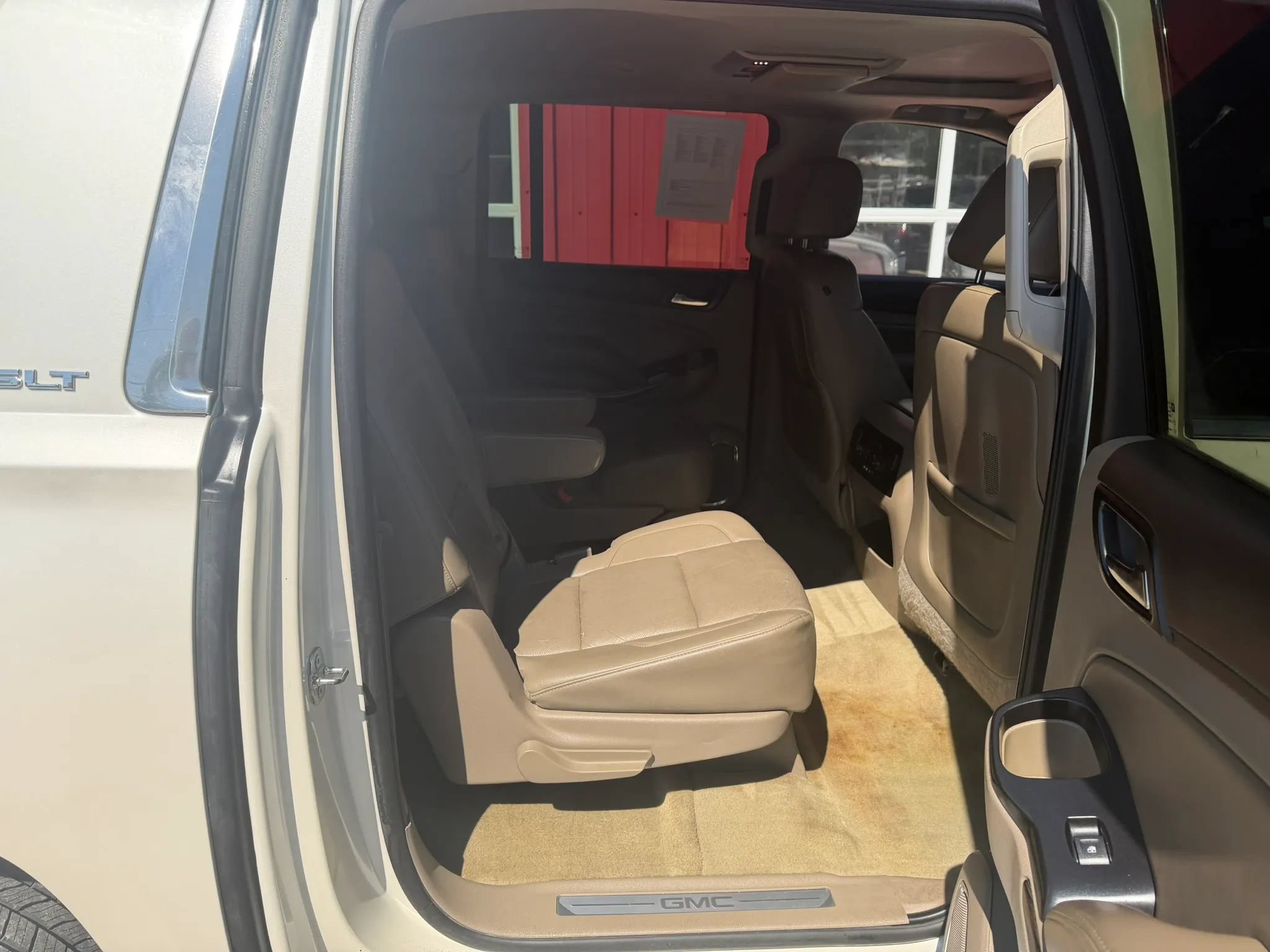 Used 2015 GMC Yukon XL SLT w/ Open Road Package AWD/4WD image 16