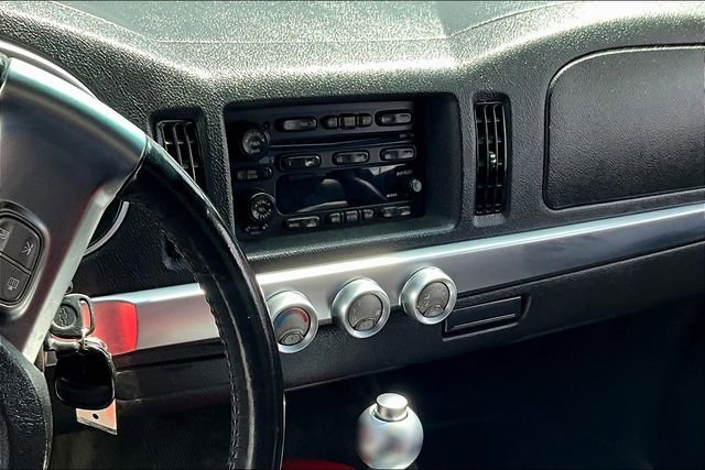 Used 2004 Chevrolet SSR w/ Preferred Equipment Group image 6