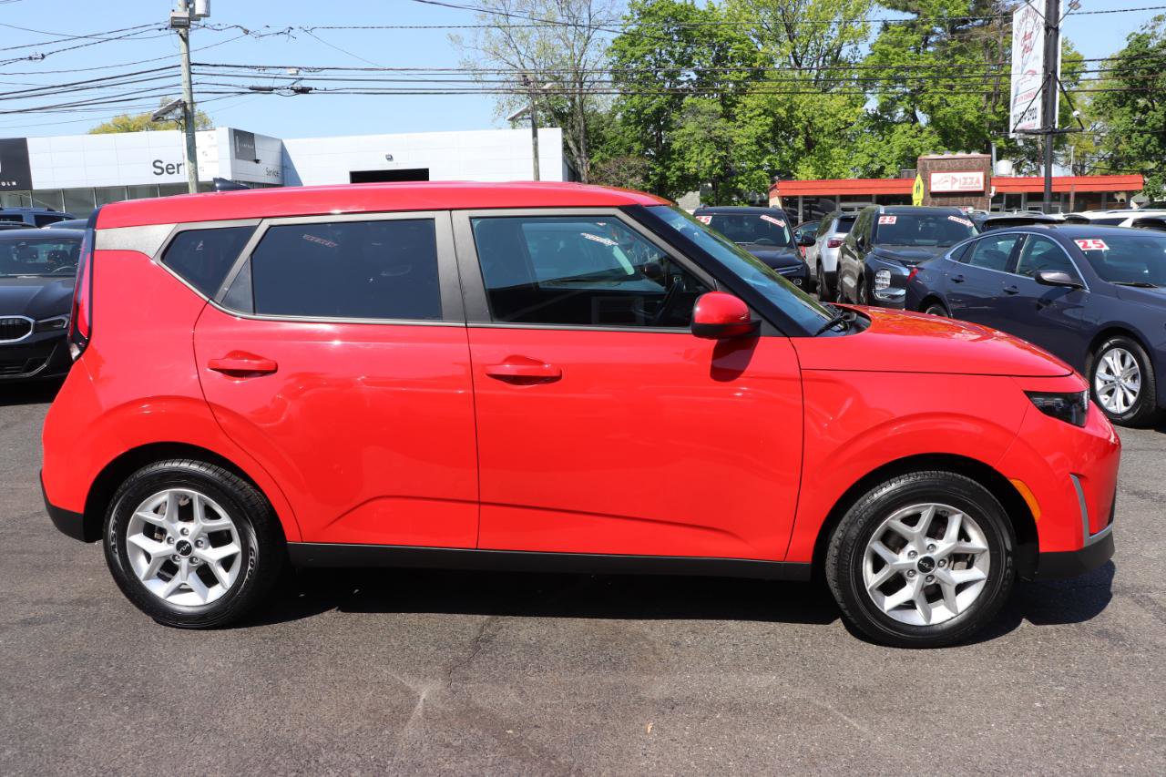 Used 2023 Kia Soul LX w/ LX Technology Package FWD image 6