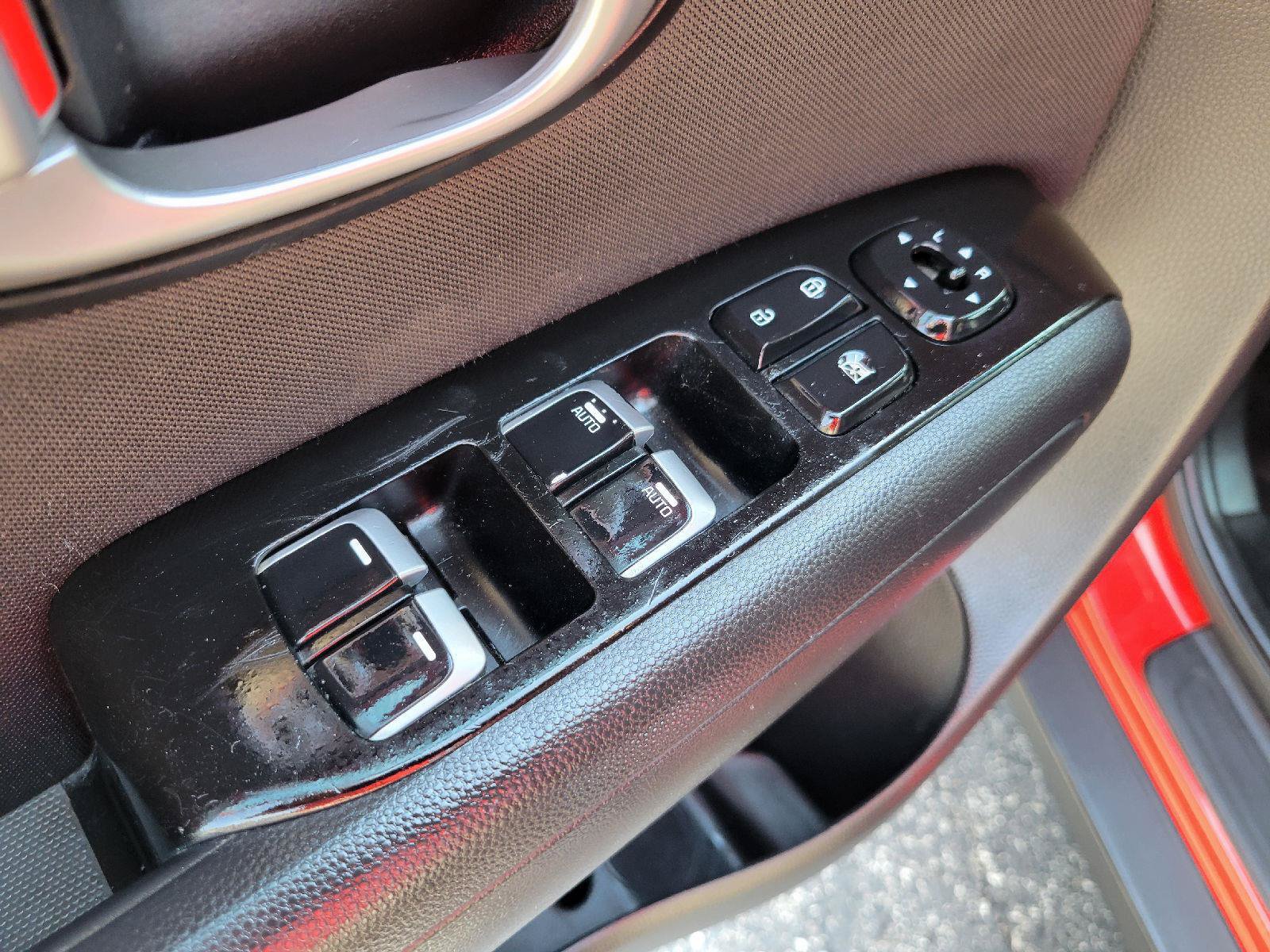 Used 2017 Kia Soul + FWD image 7