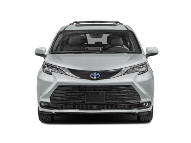 Used 2024 Toyota Sienna XLE Woodland Edition image 4