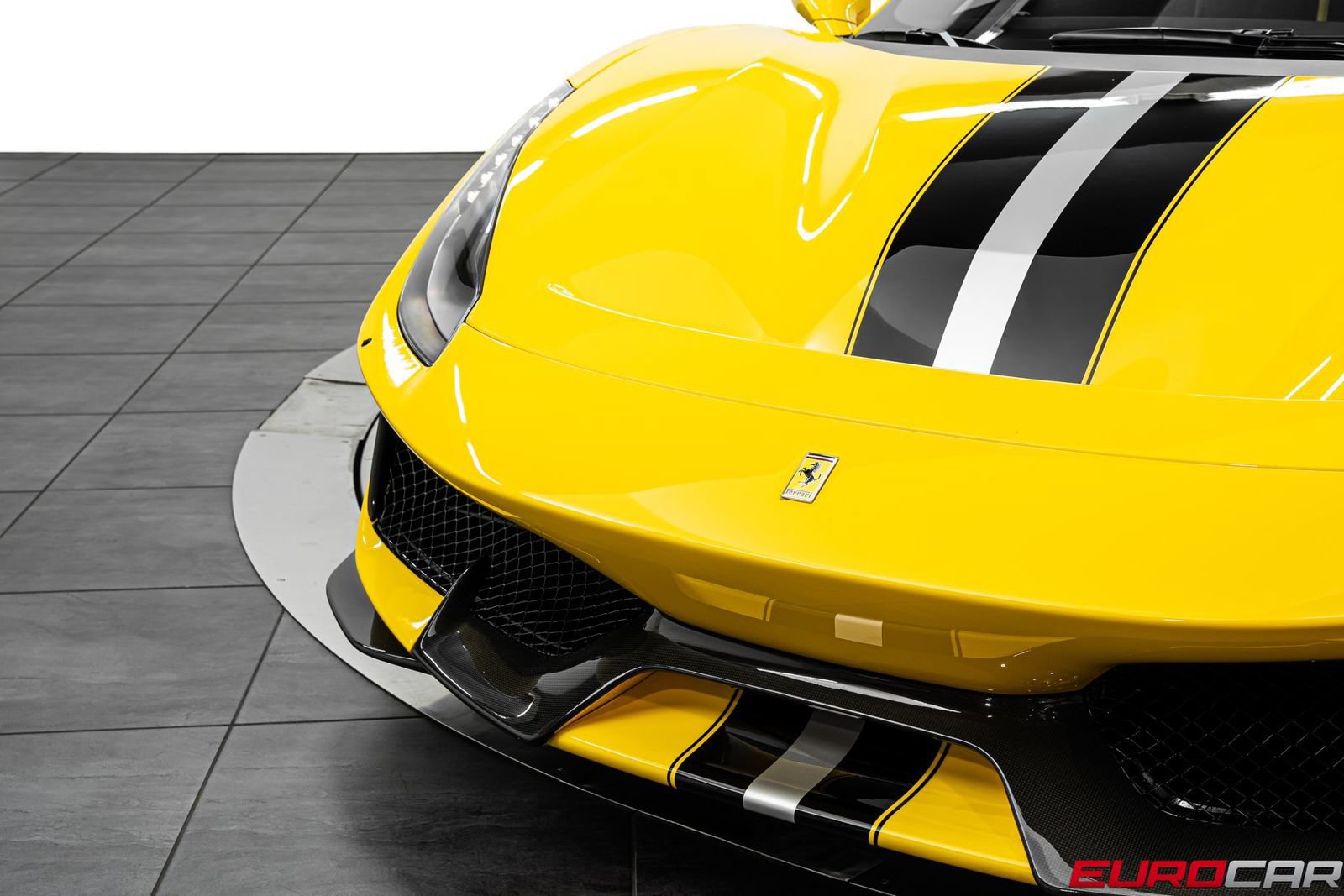 Used 2020 Ferrari 488 Pista Coupe RWD image 13