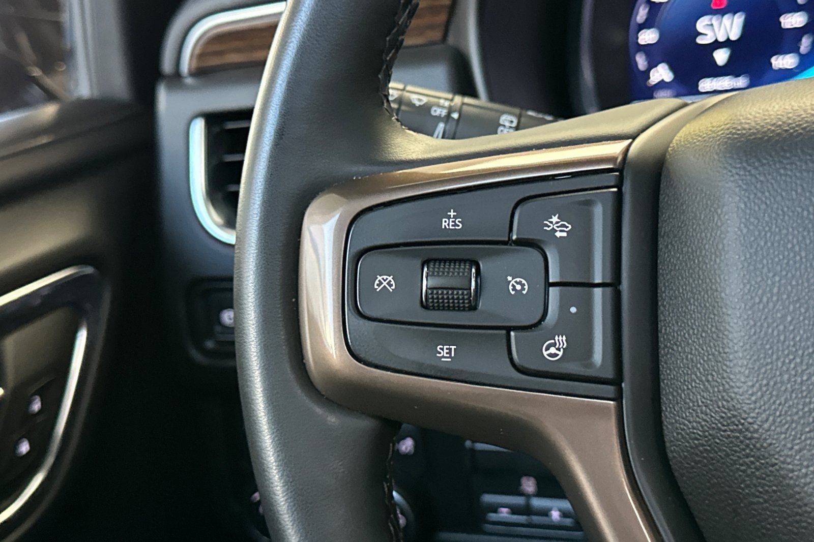 Used 2024 Chevrolet Tahoe High Country w/ Premium Package image 35