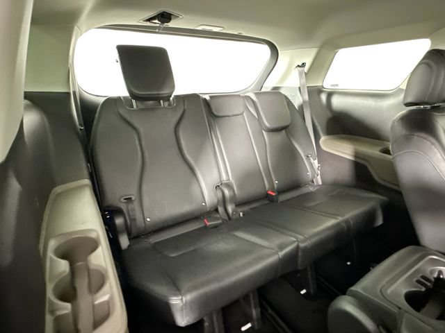 Used 2025 Kia Carnival FWD image 26