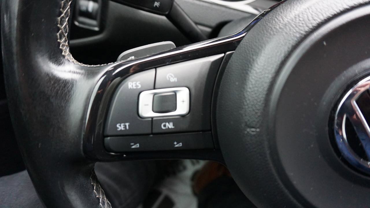 Used 2015 Volkswagen Golf R 4dr HB AWD/4WD image 25