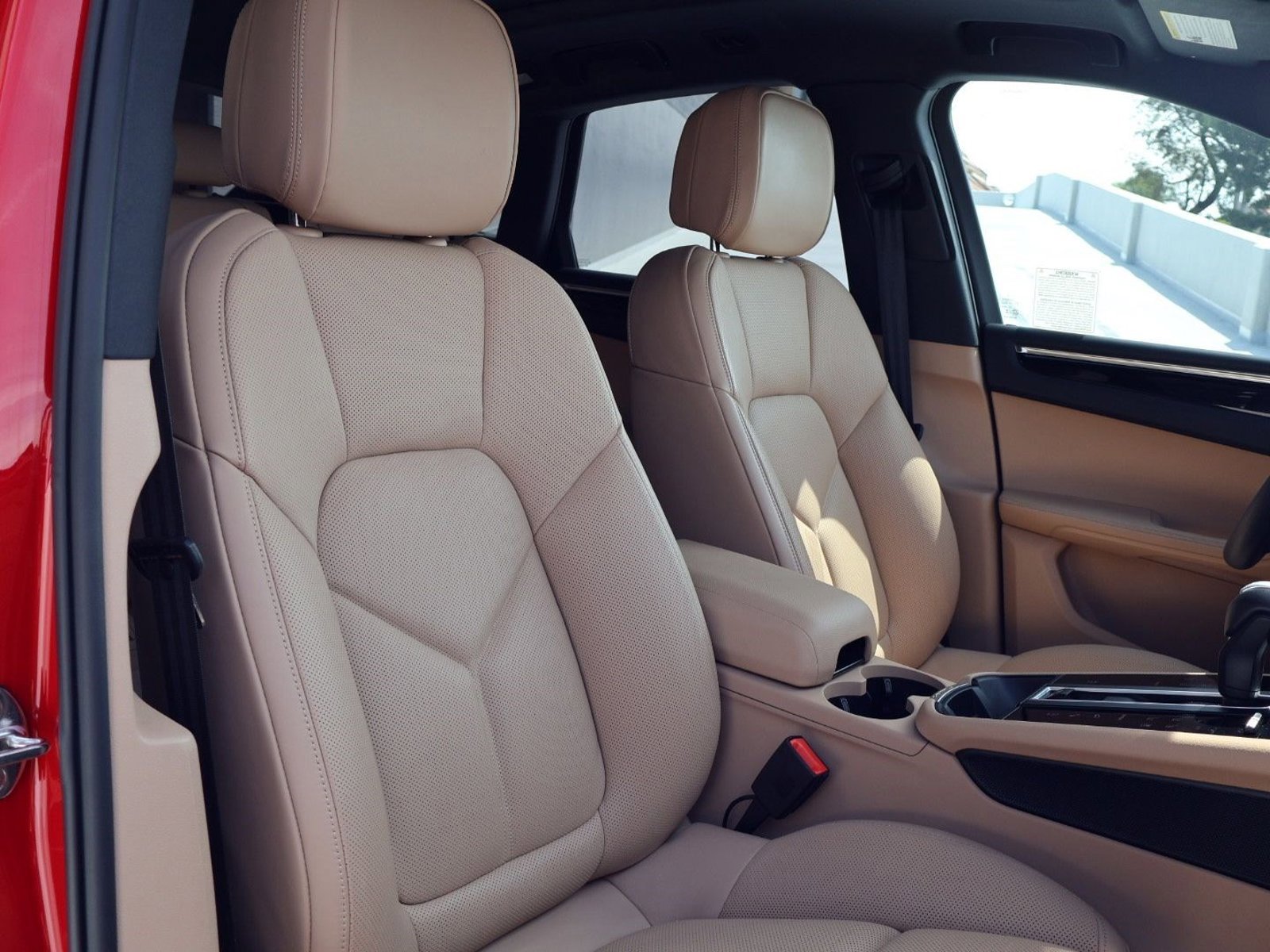 Certified 2025 Porsche Macan image 24