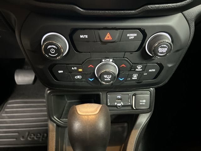 Used 2020 Jeep Renegade Latitude FWD image 17