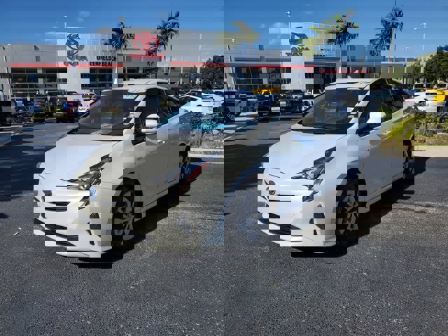 Used 2017 Toyota Prius Four image 2