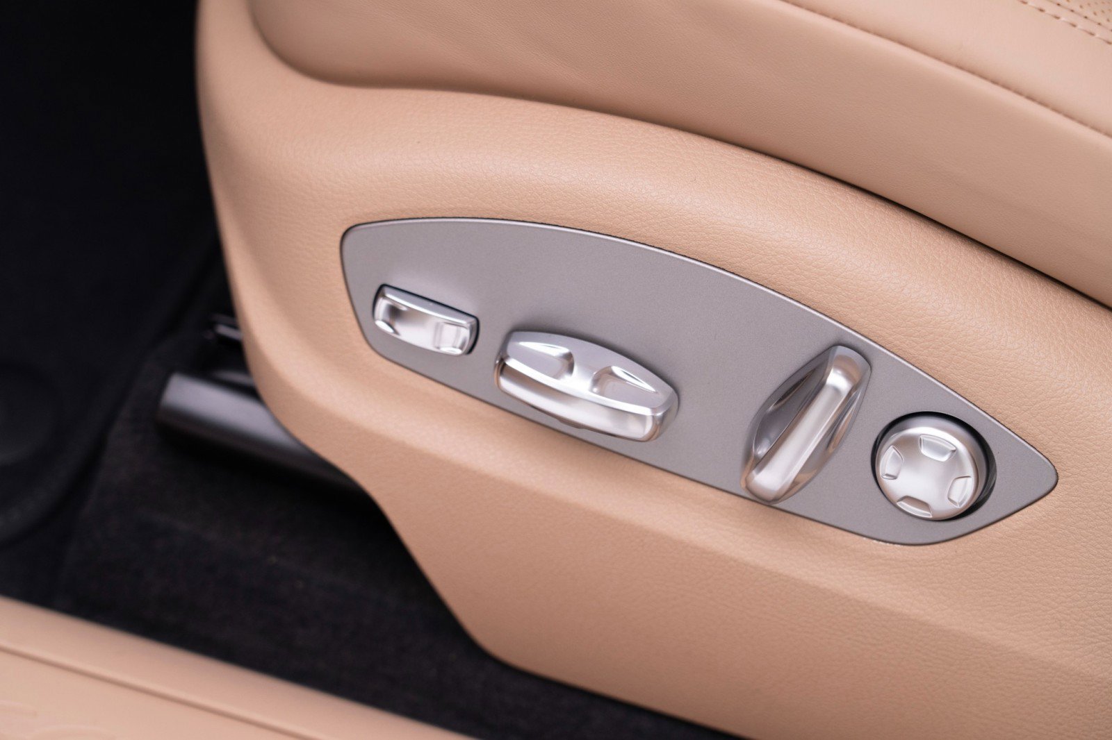 New 2026 Porsche Macan image 15