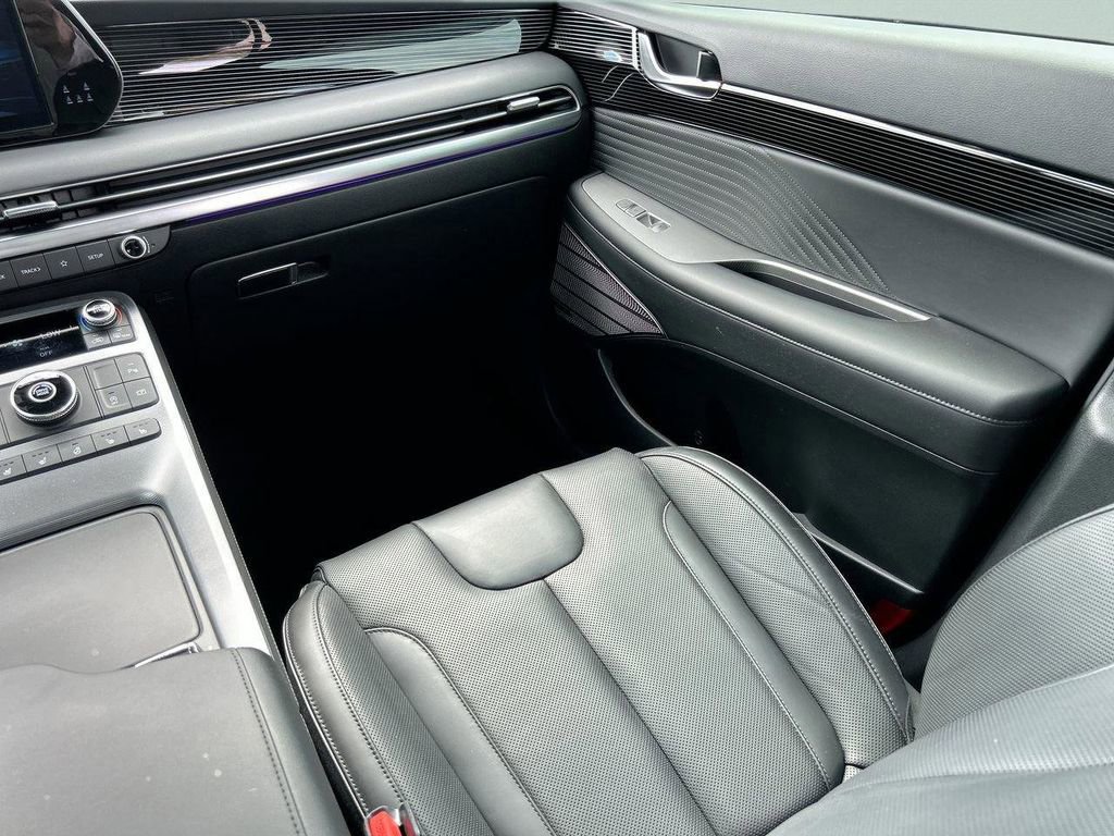 Used 2025 Hyundai Palisade Calligraphy image 21