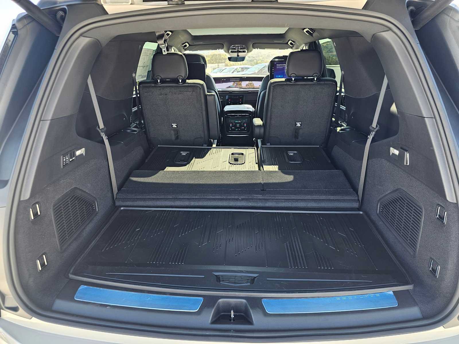 New 2026 Cadillac Escalade IQL Sport 1 w/ LPO, Floor Liner Package AWD/4WD image 17