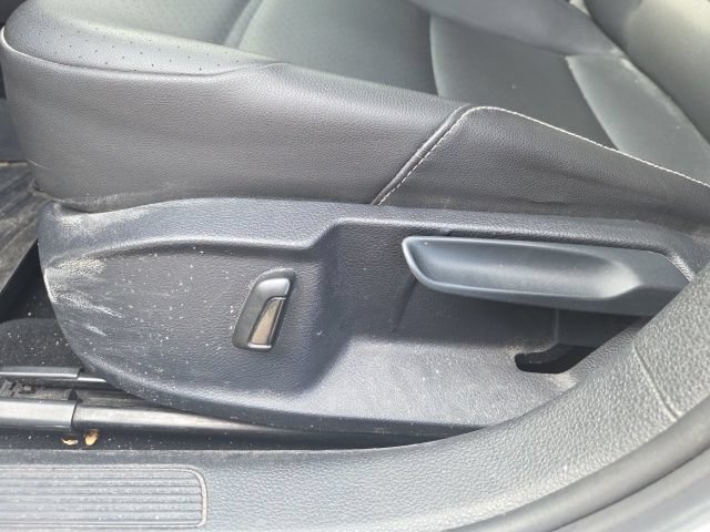 Used 2015 Volkswagen Golf S FWD image 24