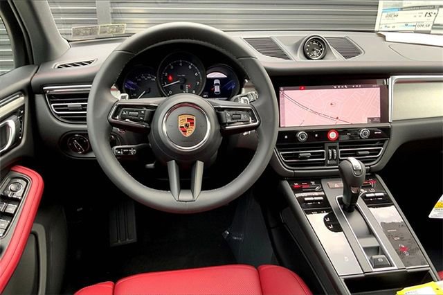 Certified 2026 Porsche Macan AWD/4WD image 23