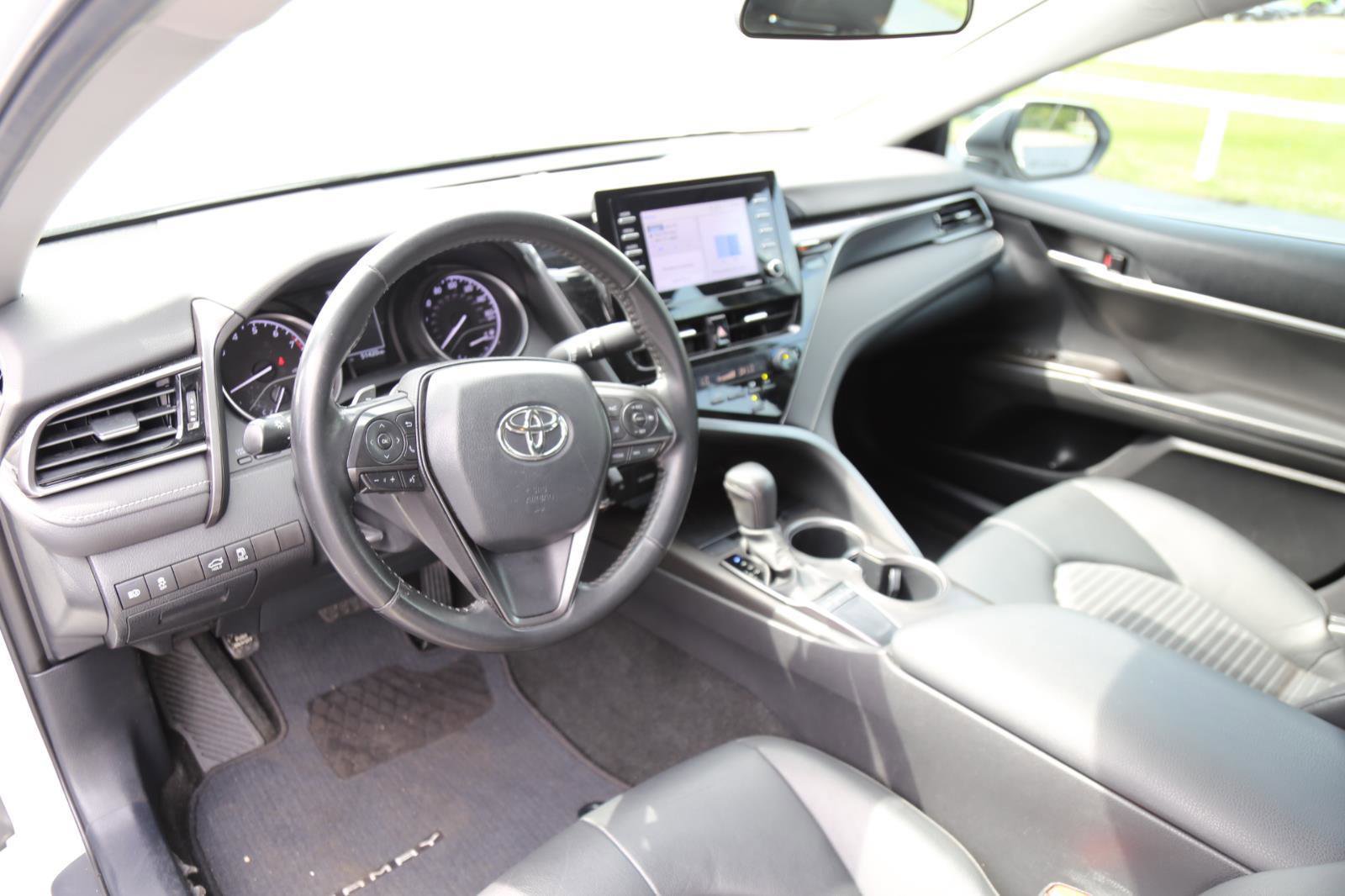 Used 2023 Toyota Camry SE FWD image 5