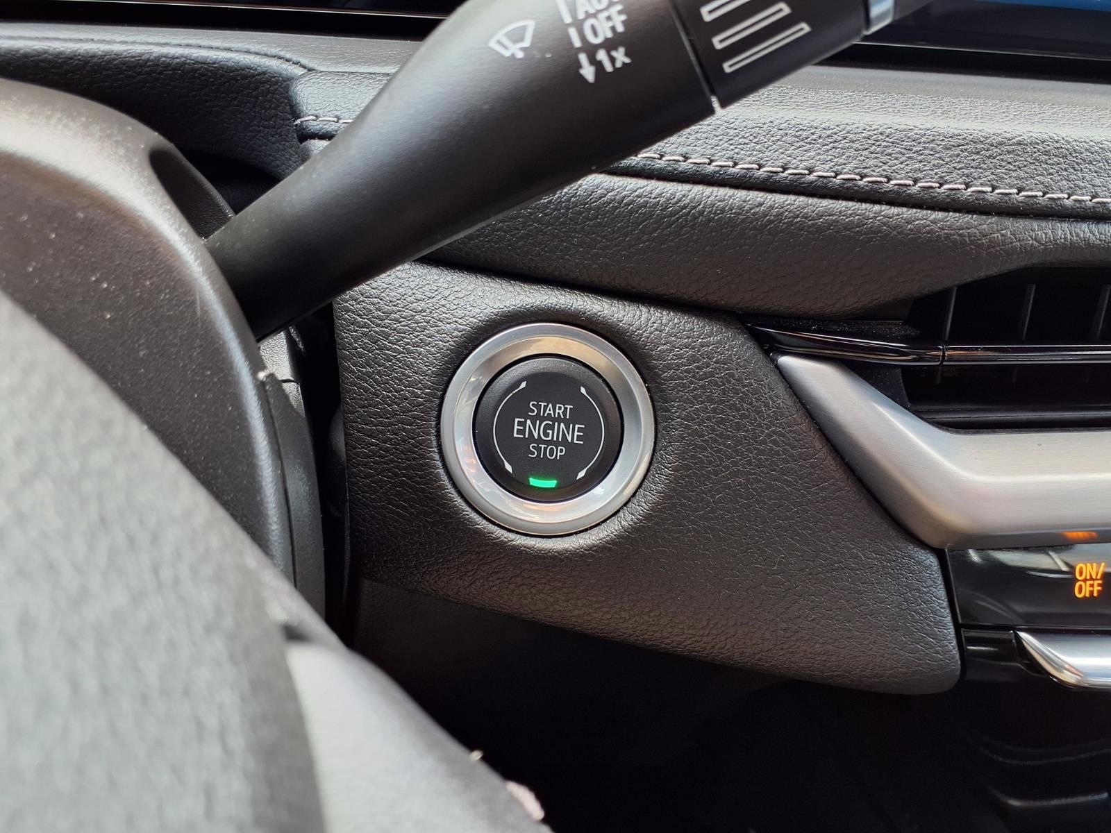 Used 2025 Cadillac XT4 Premium Luxury image 12