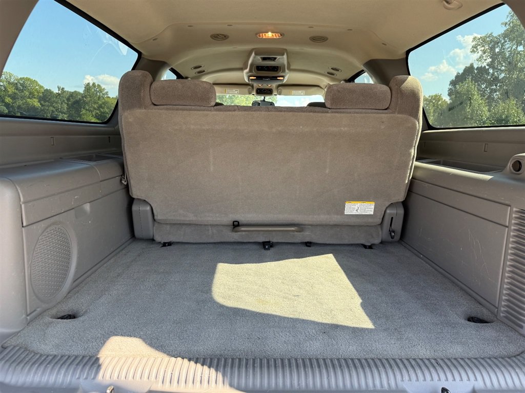 Used 2004 Chevrolet Suburban LS RWD image 24