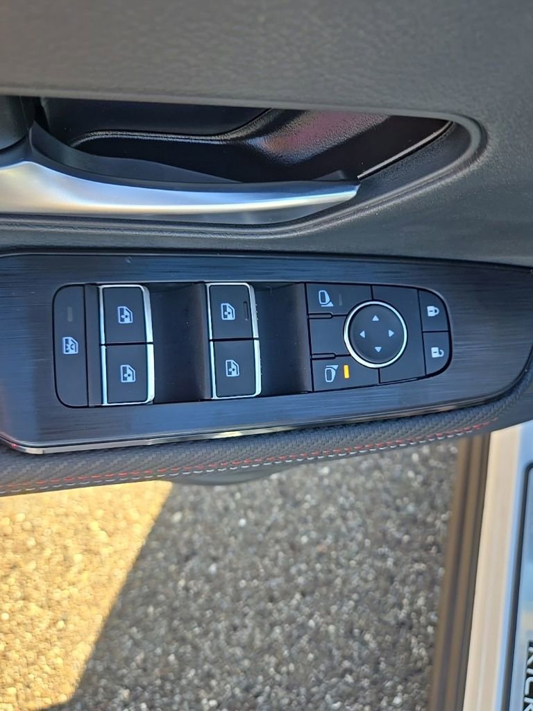 New 2026 Nissan Kicks SR w/ SR Premium Package AWD/4WD image 10