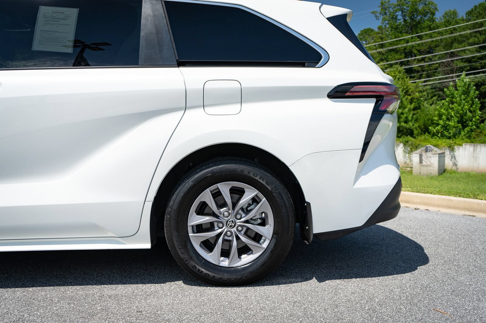 Used 2021 Toyota Sienna XLE w/ XLE Plus Package AWD/4WD image 6
