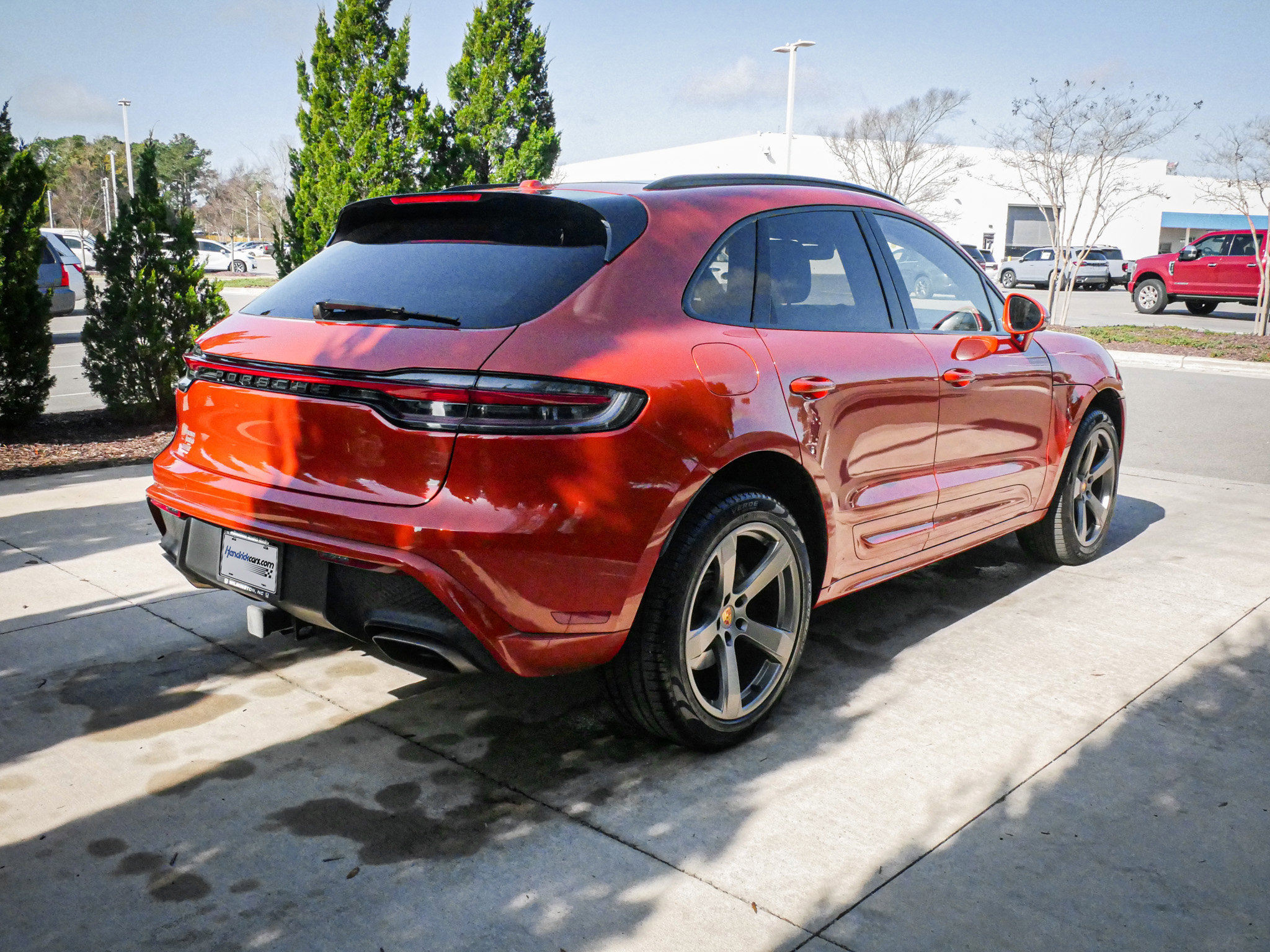 Used 2025 Porsche Macan AWD/4WD image 10