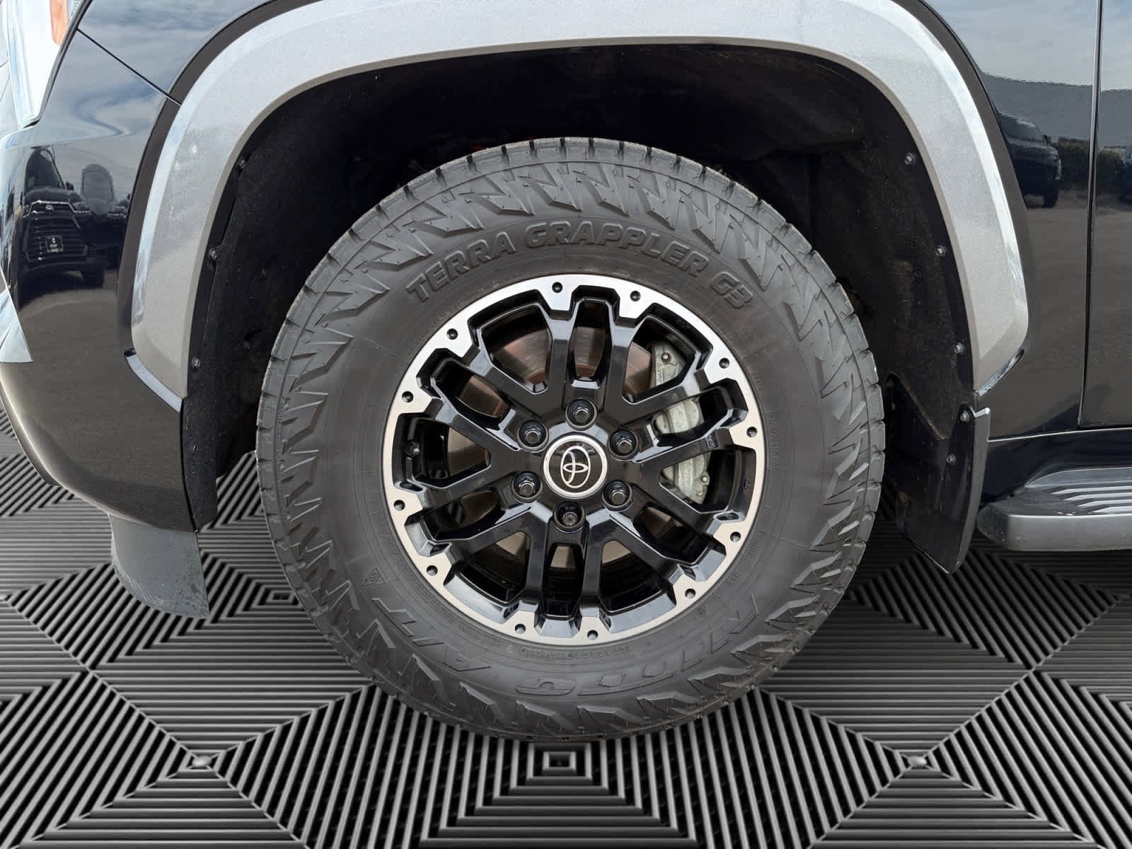 Used 2023 Toyota Sequoia Limited image 9