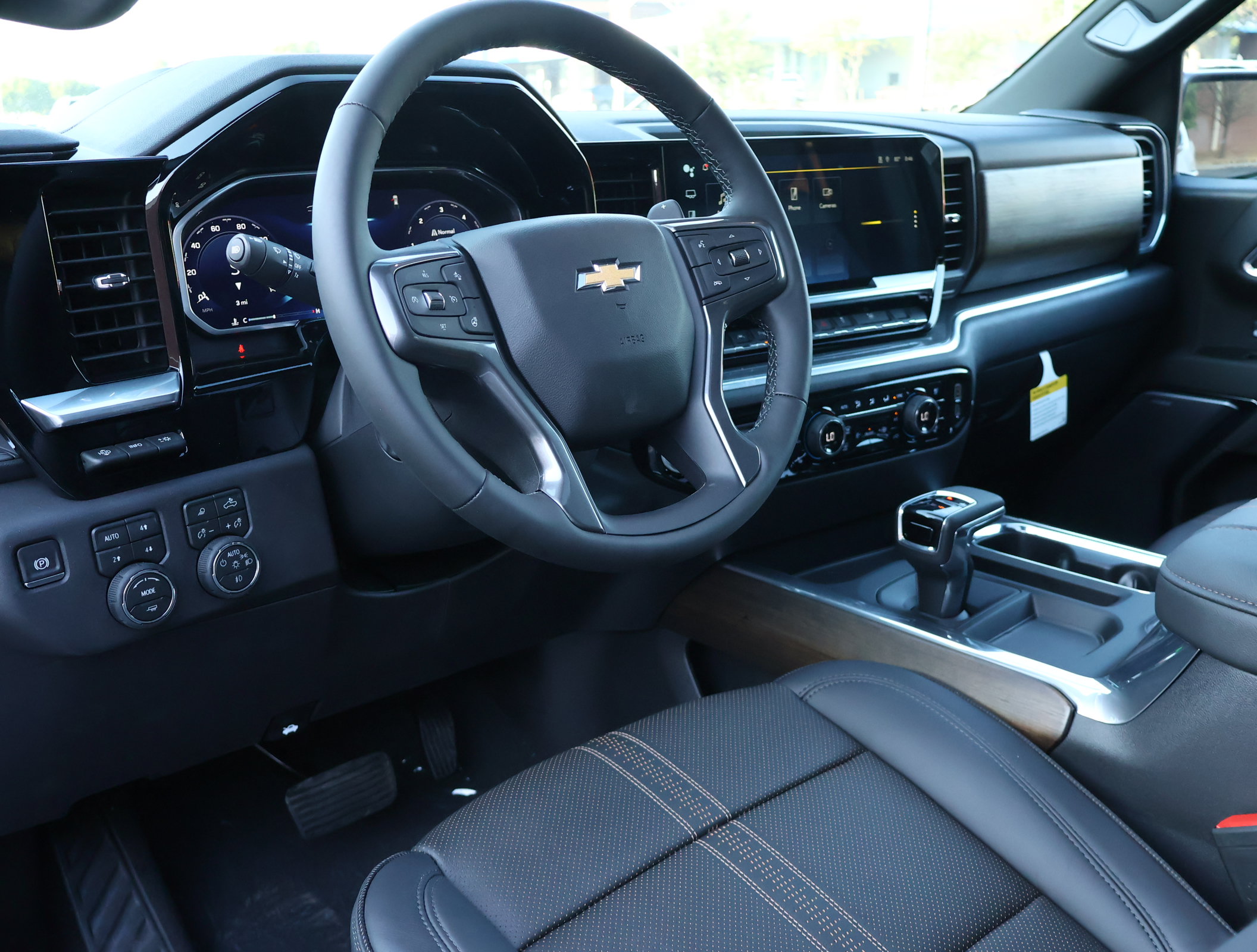 New 2026 Chevrolet Silverado 1500 High Country w/ Technology Package AWD/4WD image 3